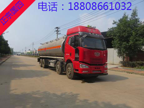 解放前四后八鋁合金運(yùn)油車(chē) 解放前四后八鋁合金運(yùn)油車(chē)