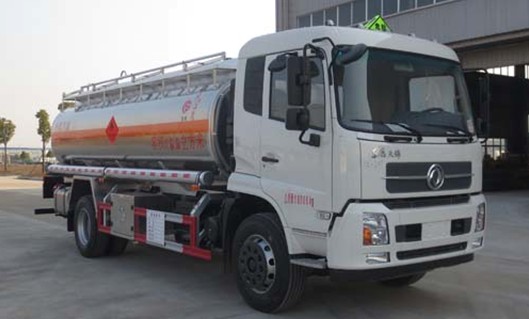 15噸東風(fēng)天錦單橋鋁合金油罐車圖片 15噸東風(fēng)天錦單橋鋁合金油罐車圖片