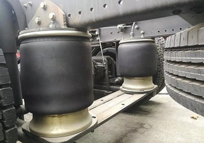 錫宇牌8X2東風(fēng)T5空氣懸掛運(yùn)油車圖片 錫宇牌8X2東風(fēng)T5空氣懸掛運(yùn)油車圖片