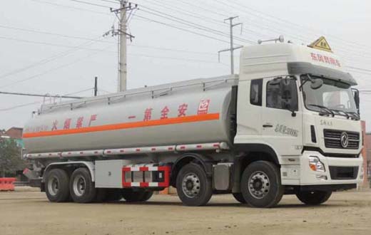 東風(fēng)天龍前四后八油罐車圖片 東風(fēng)天龍前四后八油罐車圖片