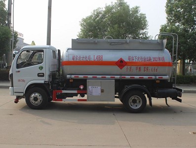 國(guó)六5噸甲醇乙醇罐式運(yùn)輸車圖片 國(guó)六5噸甲醇乙醇罐式運(yùn)輸車圖片