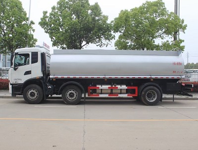 國六東風(fēng)天錦小三軸普通液體運輸車圖片 國六東風(fēng)天錦小三軸普通液體運輸車圖片