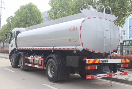 國六東風(fēng)天錦小三軸普通液體運輸車圖片 國六東風(fēng)天錦小三軸普通液體運輸車圖片
