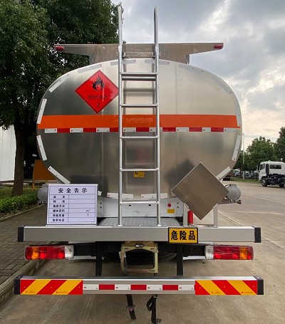 國(guó)六解放前四后八31.1方鋁合金油罐車(chē)圖片 國(guó)六解放前四后八31.1方鋁合金油罐車(chē)圖片