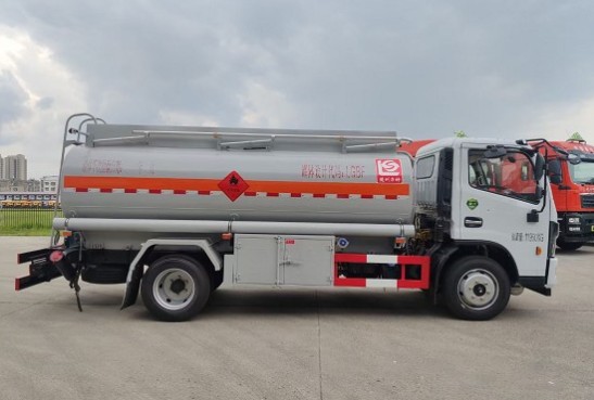 國(guó)六東風(fēng)多利卡8噸加油車(chē)/運(yùn)油車(chē)圖片 國(guó)六東風(fēng)多利卡8噸加油車(chē)/運(yùn)油車(chē)圖片