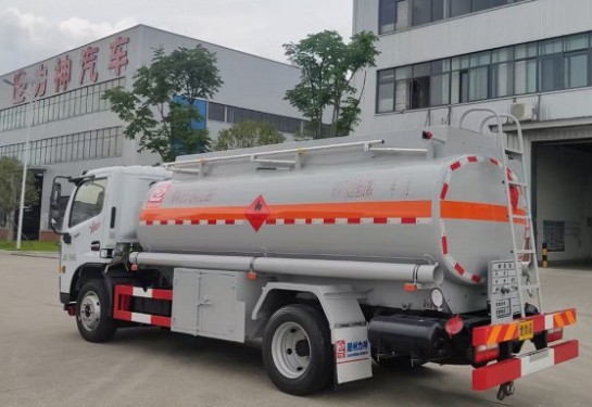 國(guó)六東風(fēng)多利卡8噸加油車(chē)/運(yùn)油車(chē)圖片 國(guó)六東風(fēng)多利卡8噸加油車(chē)/運(yùn)油車(chē)圖片