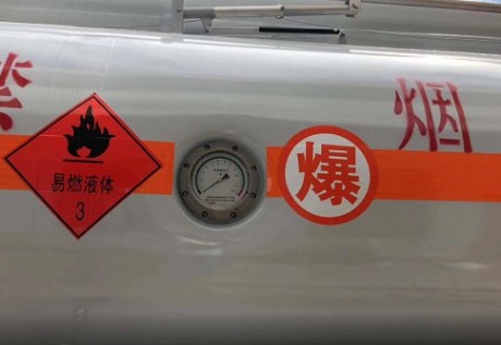 飛機(jī)加油車細(xì)節(jié)圖片 飛機(jī)加油車細(xì)節(jié)圖片