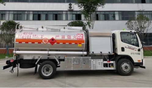 一汽青島解放J6F-6噸飛機(jī)加油車圖片 一汽青島解放J6F-6噸飛機(jī)加油車圖片