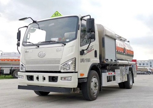 一汽青島解放J6F-6噸飛機(jī)加油車圖片 一汽青島解放J6F-6噸飛機(jī)加油車圖片