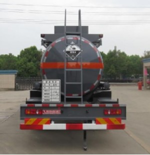 國(guó)六東風(fēng)天錦小三軸8類腐蝕性物品罐式運(yùn)輸車后尾部圖片 國(guó)六東風(fēng)天錦小三軸8類腐蝕性物品罐式運(yùn)輸車后尾部圖片