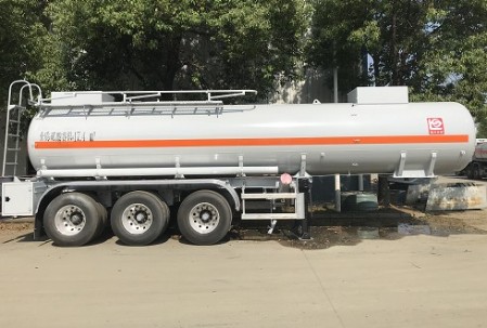 力神醒獅牌17.4方SLS9409GFWB型腐蝕性物品罐式運輸半掛車整車參數(shù) 力神醒獅牌17.4方SLS9409GFWB型腐蝕性物品罐式運輸半掛車整車參數(shù)