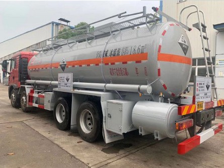 重汽豪沃SLS5322GFWZ5型腐蝕性物品罐式運輸車 重汽豪沃SLS5322GFWZ5型腐蝕性物品罐式運輸車