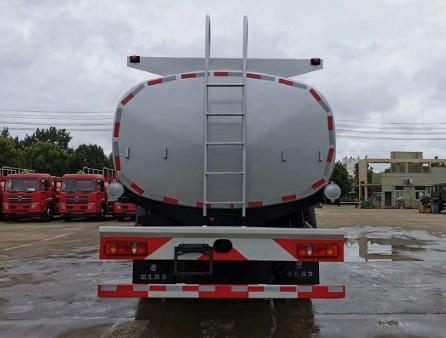 SCS5250GPGDFH型東風(fēng)天錦小三軸普通液體運(yùn)輸車 SCS5250GPGDFH型東風(fēng)天錦小三軸普通液體運(yùn)輸車