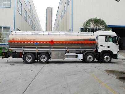 國(guó)六重汽豪沃30.6方鋁合金運(yùn)油車 國(guó)六重汽豪沃30.6方鋁合金運(yùn)油車