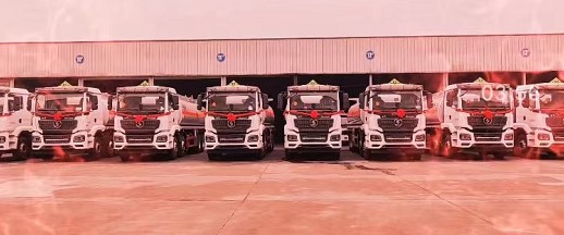 國六陜汽德龍M3000S前四后八油罐車批量發(fā)車圖片 國六陜汽德龍M3000S前四后八油罐車批量發(fā)車圖片