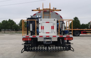 6.5噸東風(fēng)華神T3普通型瀝青灑布車 6.5噸東風(fēng)華神T3普通型瀝青灑布車