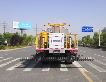 6.3立方東風(fēng)華神T3標(biāo)準(zhǔn)型瀝青灑布車 6.3立方東風(fēng)華神T3標(biāo)準(zhǔn)型瀝青灑布車