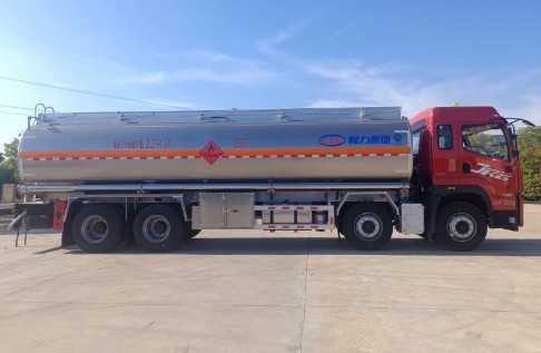 解放JK6前四后八鋁合金油罐車_程力牌CL5320GYYLBWN型鋁合金運(yùn)油車 解放JK6前四后八鋁合金油罐車_程力牌CL5320GYYLBWN型鋁合金運(yùn)油車